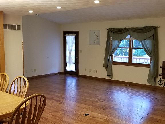 3rd image of 17 Cheshire Dr