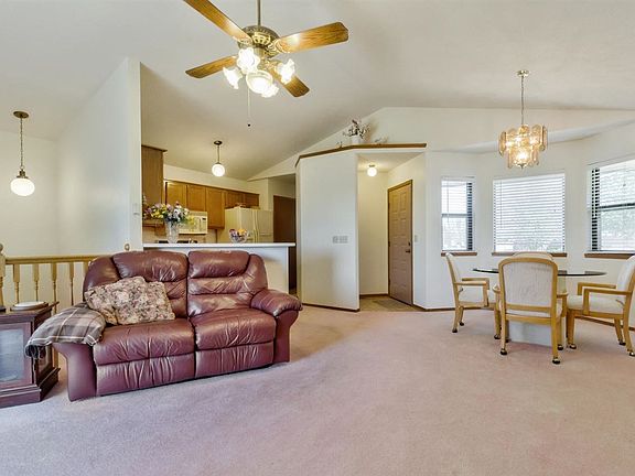 4th image of 3157 N Governeour St