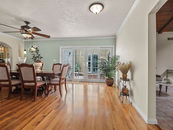 4th image of 10702 Art St