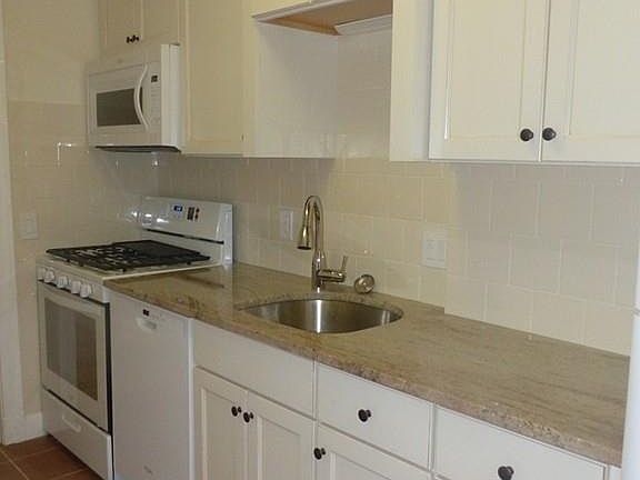 3rd image of 46 Chiswick Rd APT 8