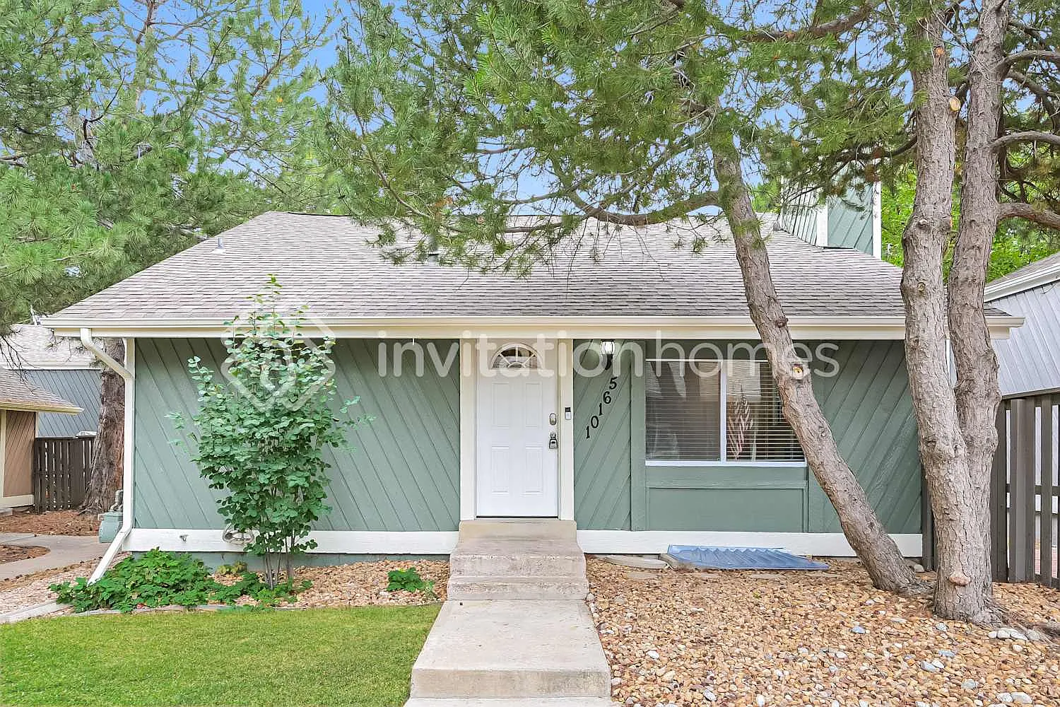 10165 E Peakview Ave Englewood, CO 80111 — Photo 1