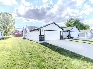 1008 S Market St #B, Lake Park, IA 51347