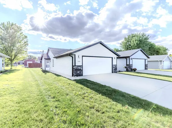 1008 S Market St #B, Lake Park, IA 51347