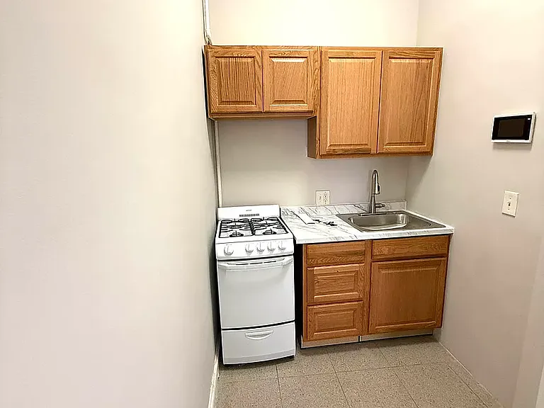 73 W 71st St #2C — Photo 4