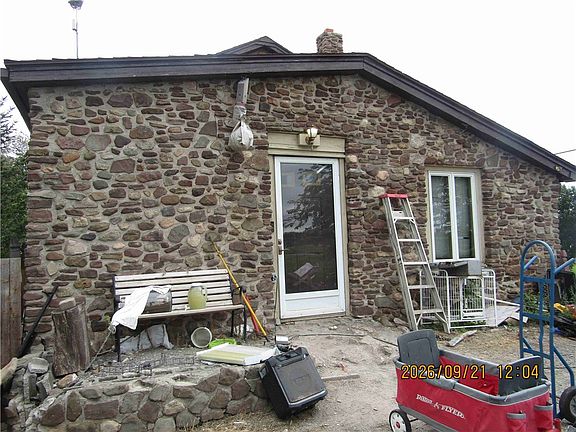 3rd image of 629 Moscow Rd
