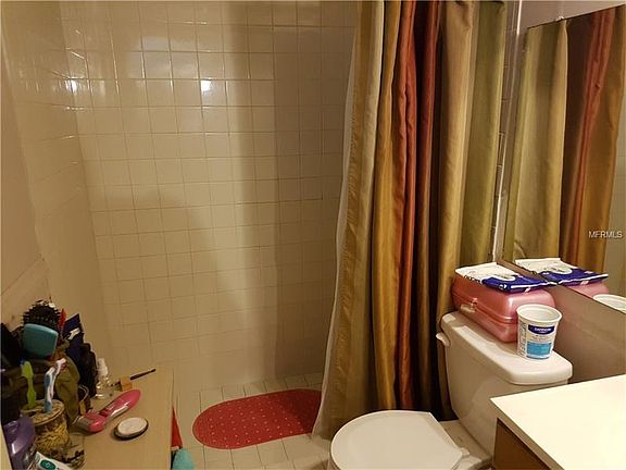 3rd image of 9050 Hickory Cir