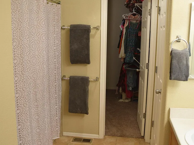 11342 Niagara St — Photo 16