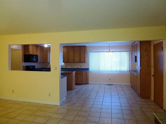 3rd image of 4660 Ponderosa Dr