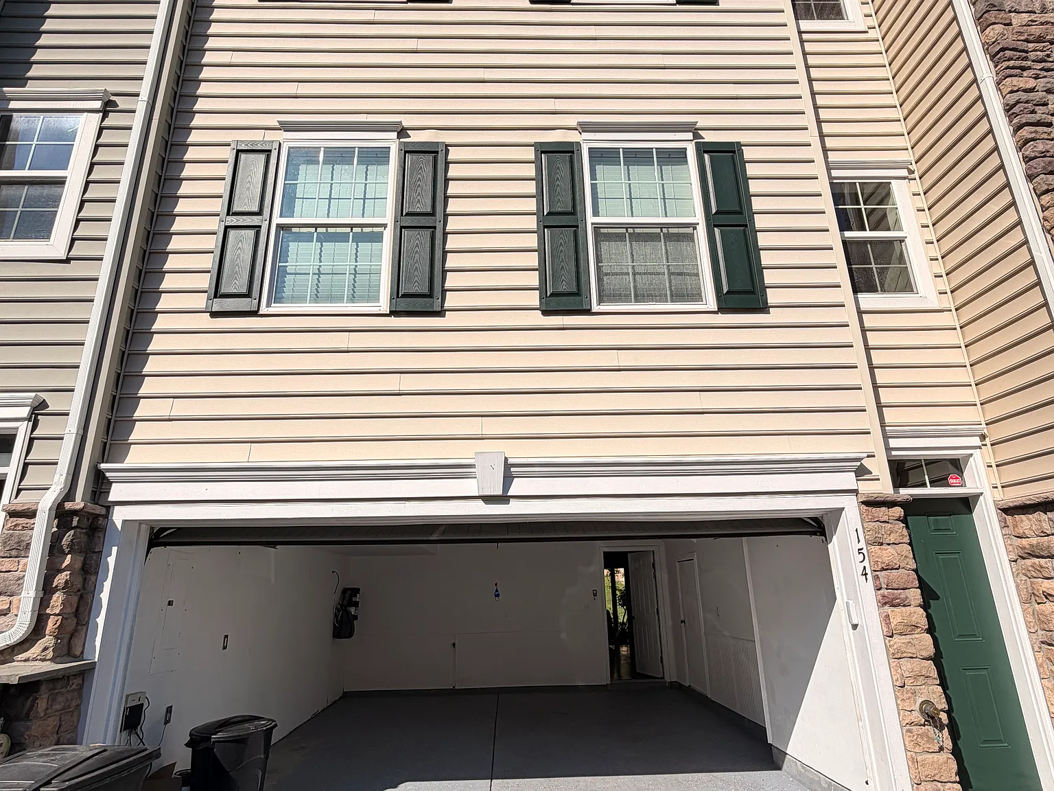 3 bed, 2.5 bath, 2104 sqft, $3,750 — Photo 3