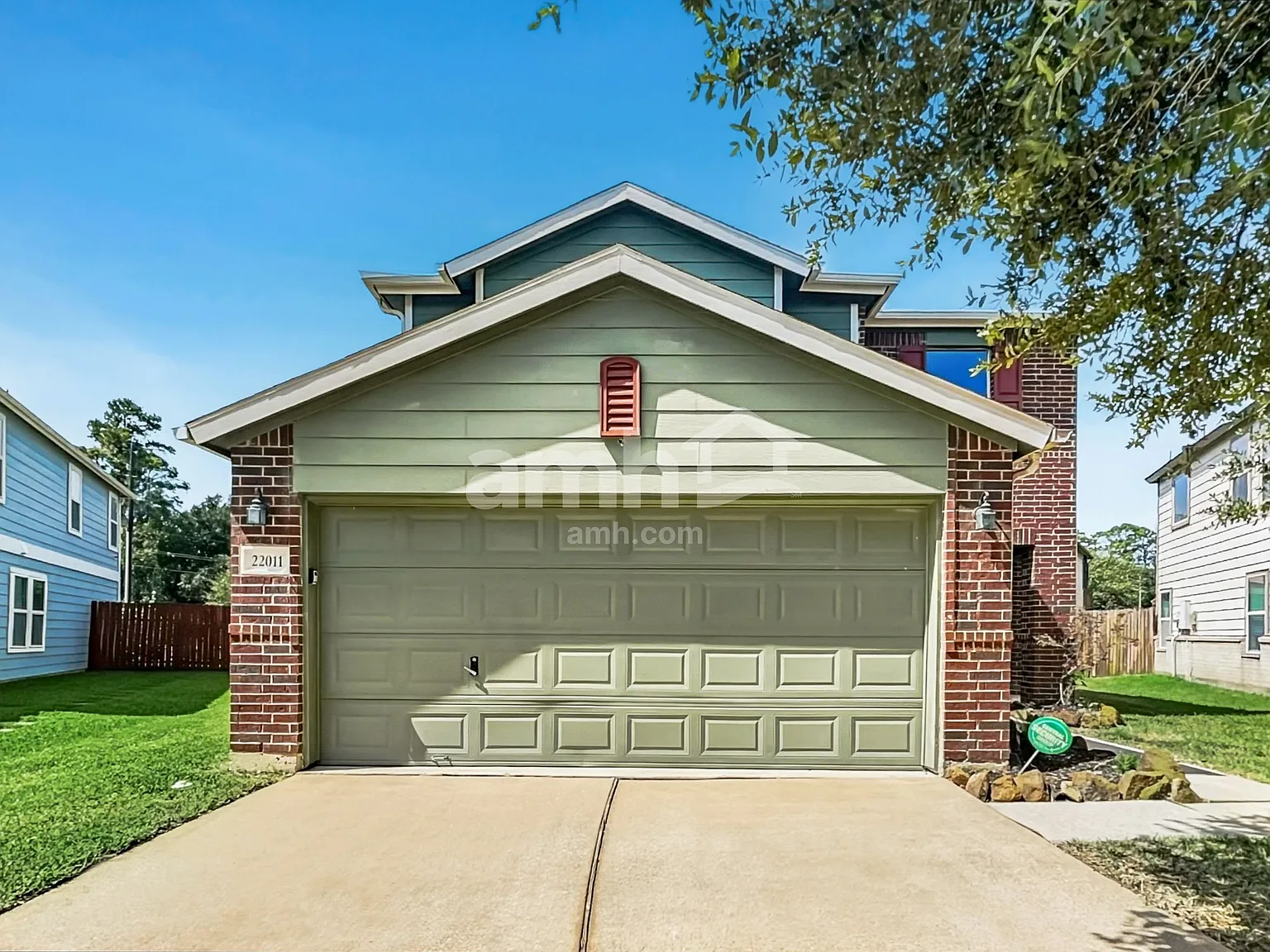 3 bed, 2.5 bath, 1734 sqft, $1,920 — Photo 1