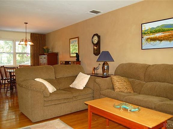 3rd image of 10 Eklof Ct