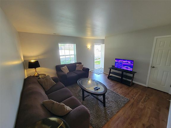5th image of 101 Country Villa Ln