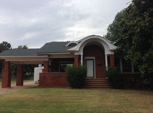 410 S 10th St, Clinton, OK 73601