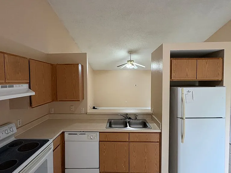 64 Cordona Dr #B — Photo 15
