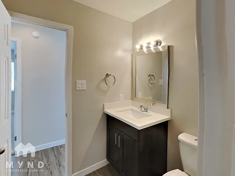 1013 James Lovell St — Photo 14