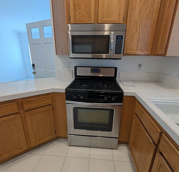 154 California Ct — Photo 10