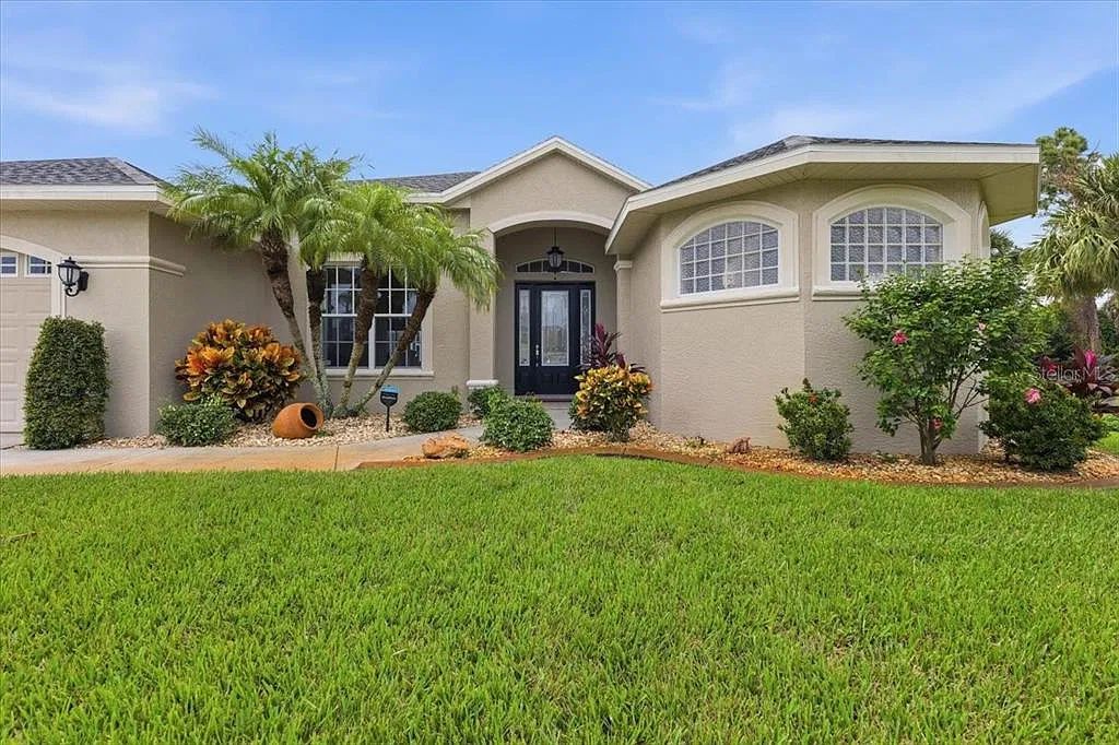 3 bed, 2.0 bath, 2318 sqft, $5,500 — Photo 2