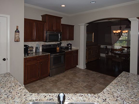 4th image of 4 Bristol Ln