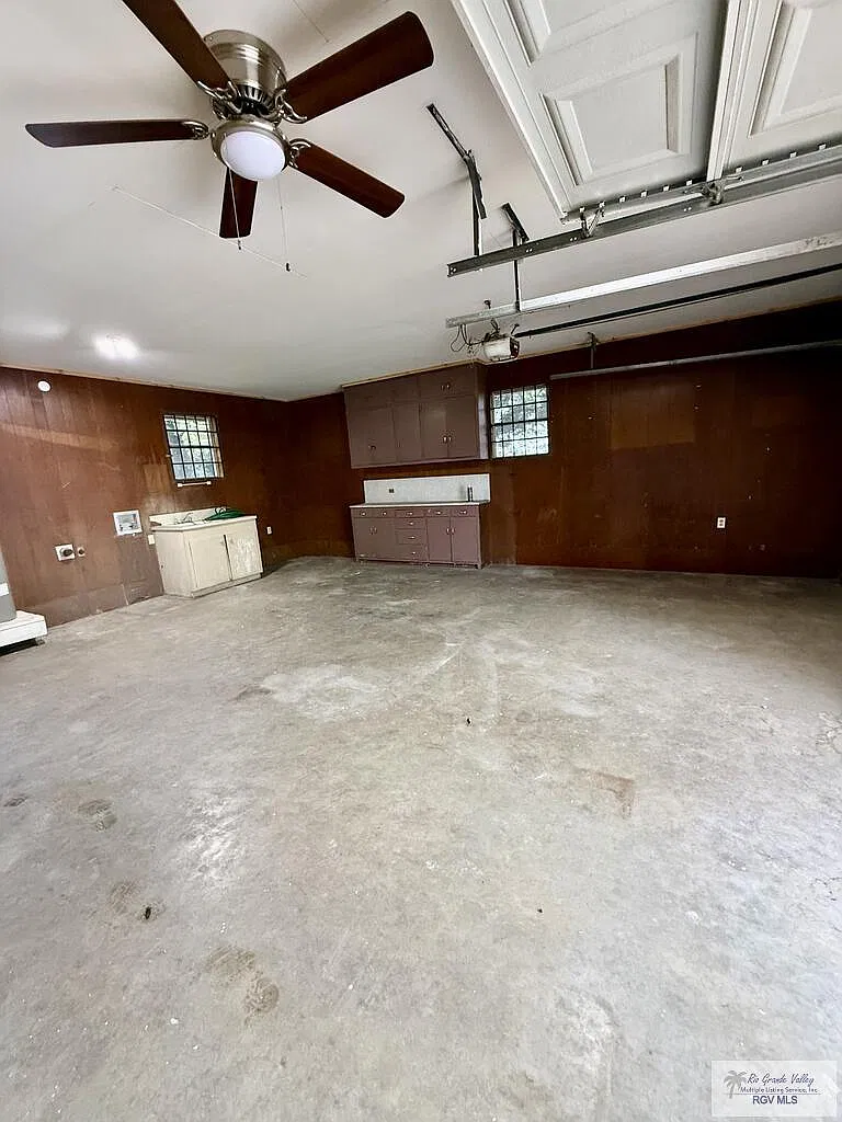 5 bed, 2.5 bath, 2028 sqft, $1,350 — Photo 2