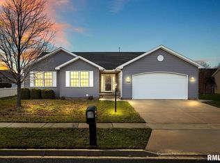 704 Simon St, Washington, IL 61571