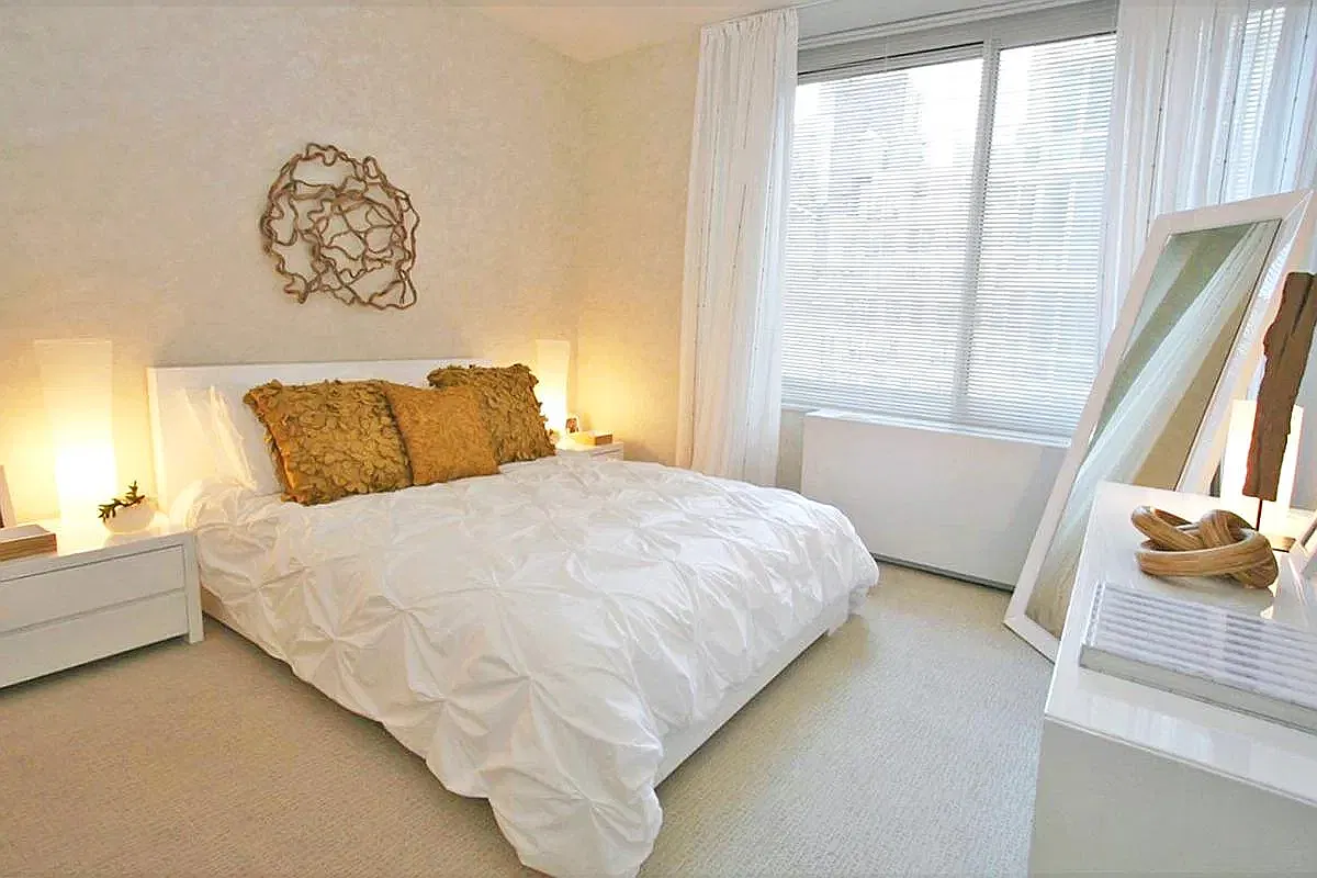 320 West 38th Street — Photo 3