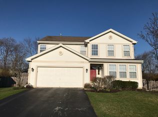 408 Gold Finch Cir, Lindenhurst, IL 60046