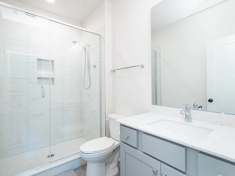 3rd Floor Guest En Suite