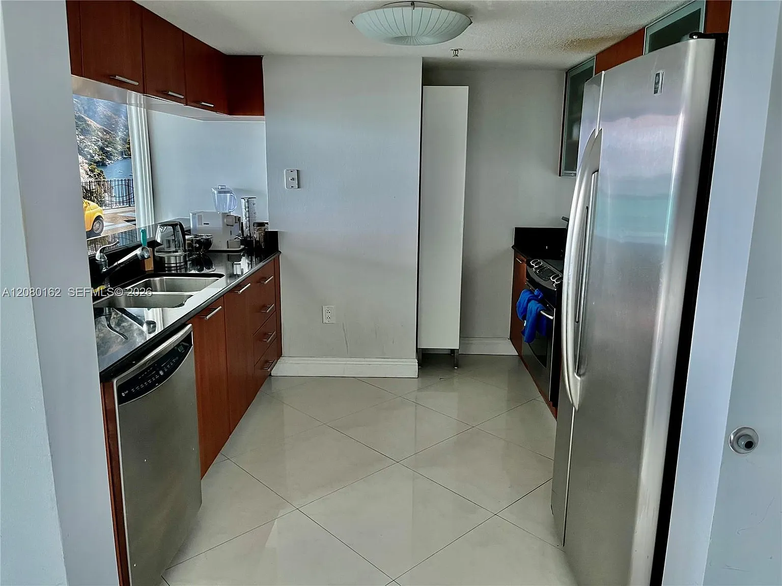 1800 Club Condo — Photo 4