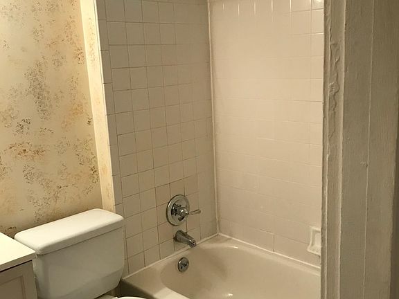 3rd image of 994 Cleveland Ave APT 7