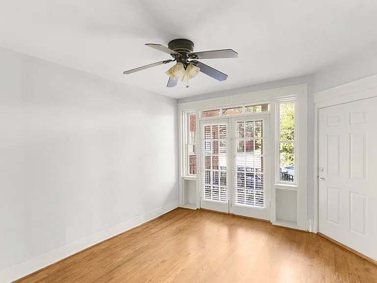 Elmhardt Apartments — Photo 17