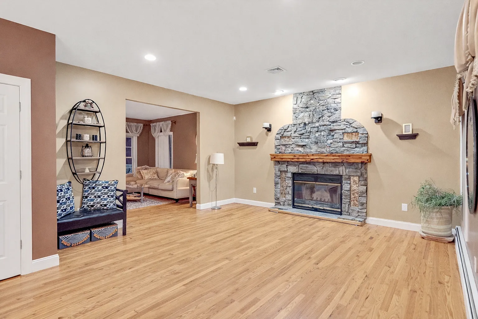 4 bed, 3060 sqft, $3,950 — Photo 4