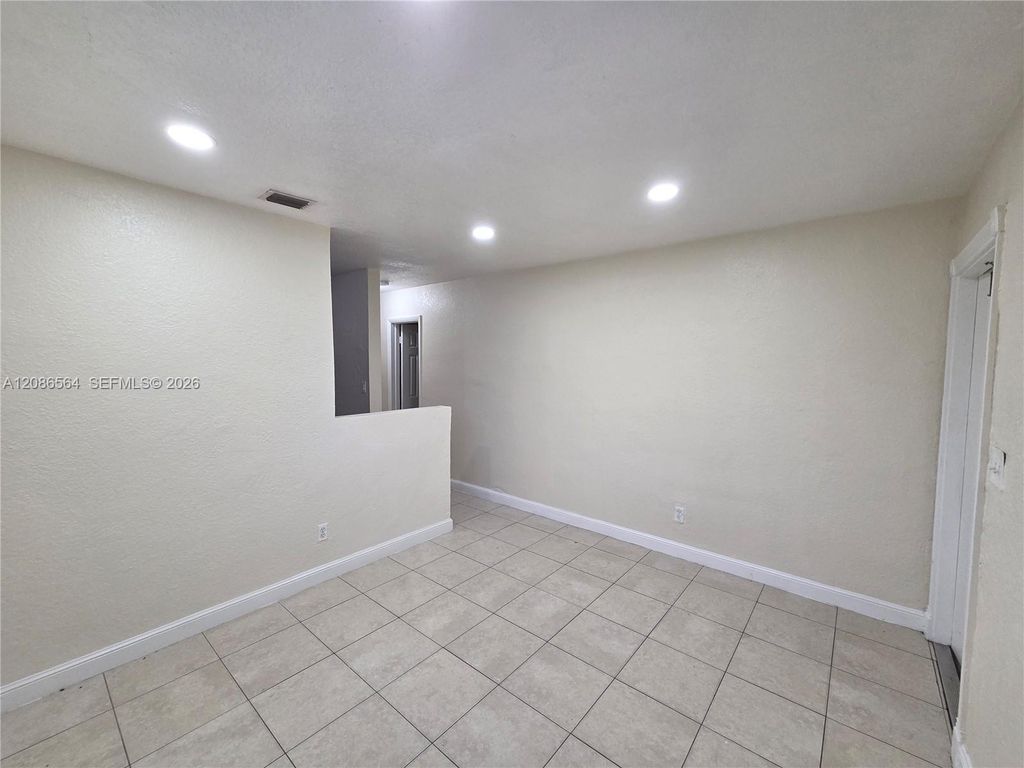 3036 NW 2nd St, photo 4