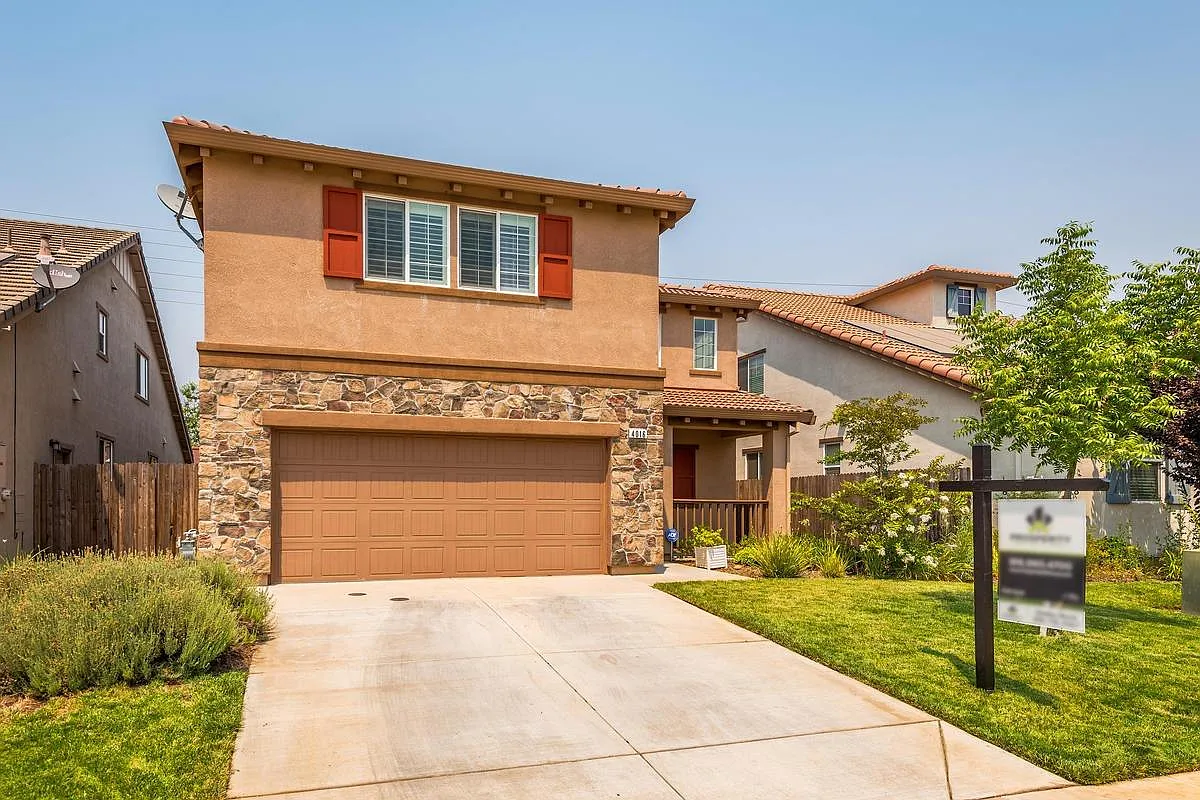 4016 Branigan Lake Way photo 1