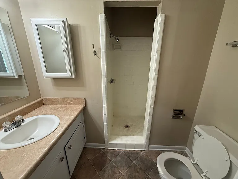 411 Greenbriar Dr — Photo 6