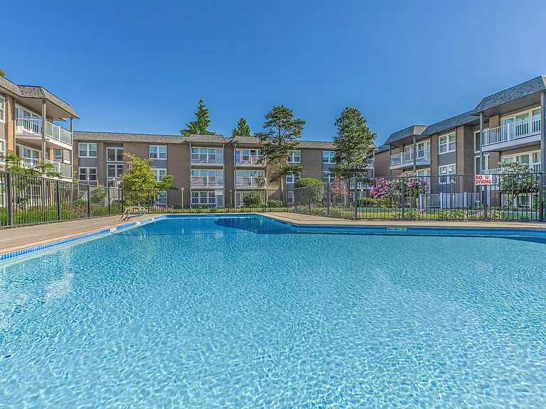Corinthian Apartments — Photo 15