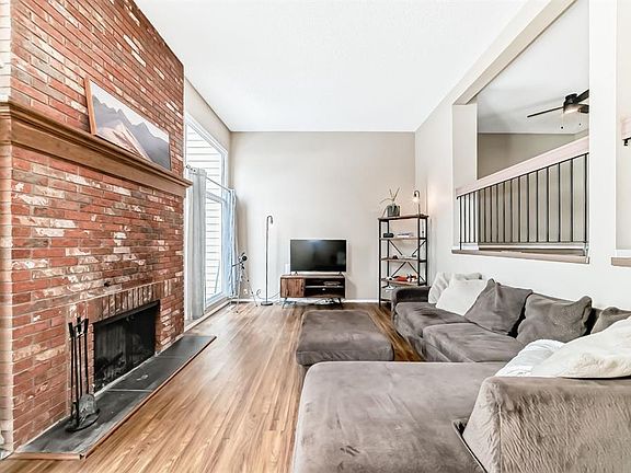 3rd image of 407 Point Dr NW
