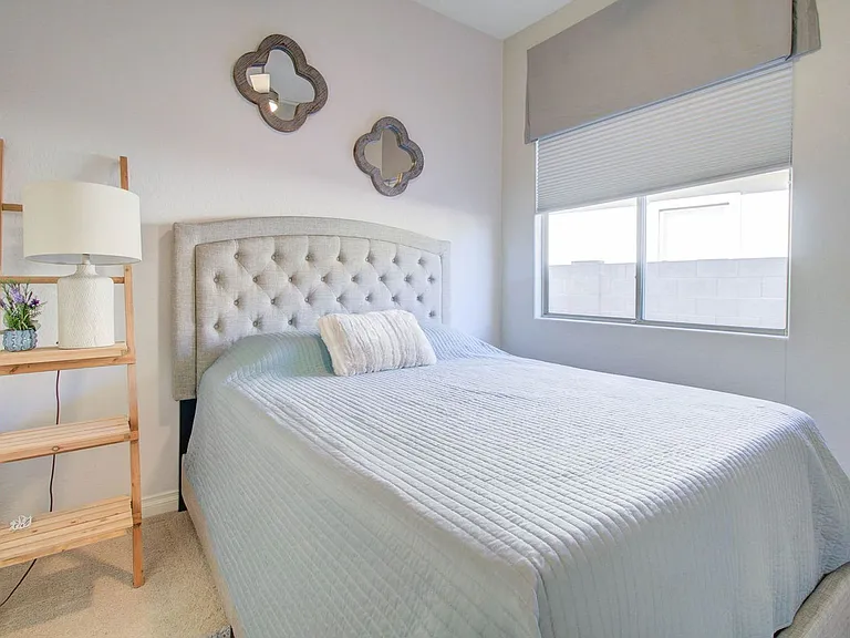 1833 W Periwinkle Way — Photo 32