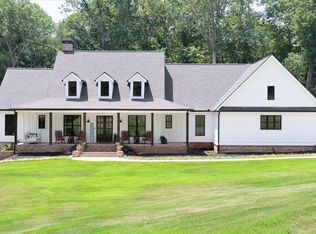 1380 Cronic Town Rd, Auburn, GA 30011