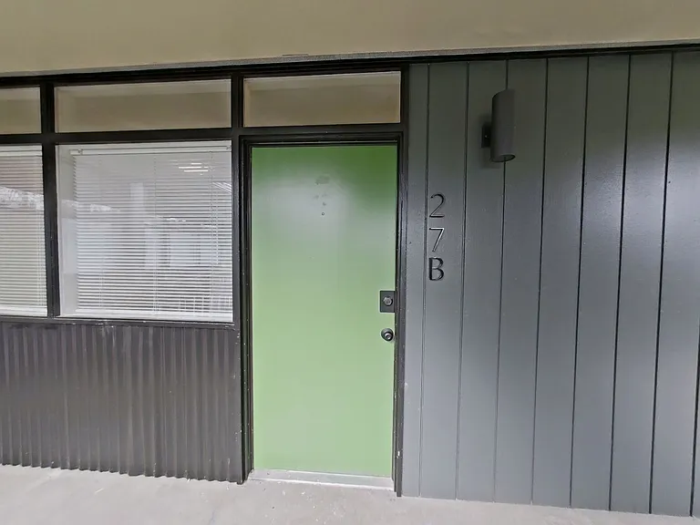 University Manor - Newly Renovated Units just a short walk from Campus! — Photo 27
