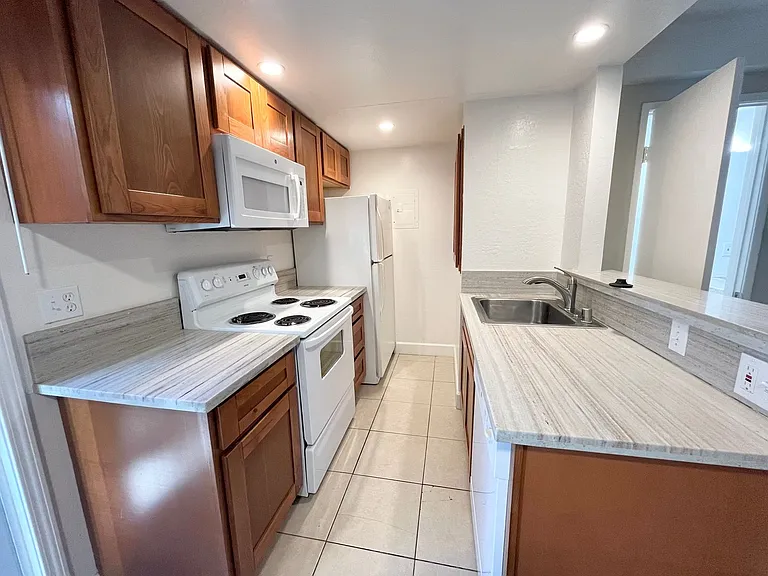 2608 Q Street — Photo 5