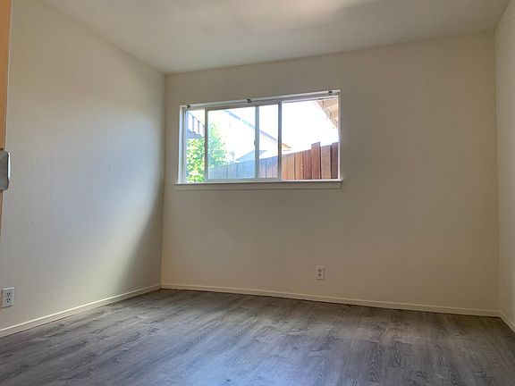 5th image of 2860 Malabar Ave APT 2