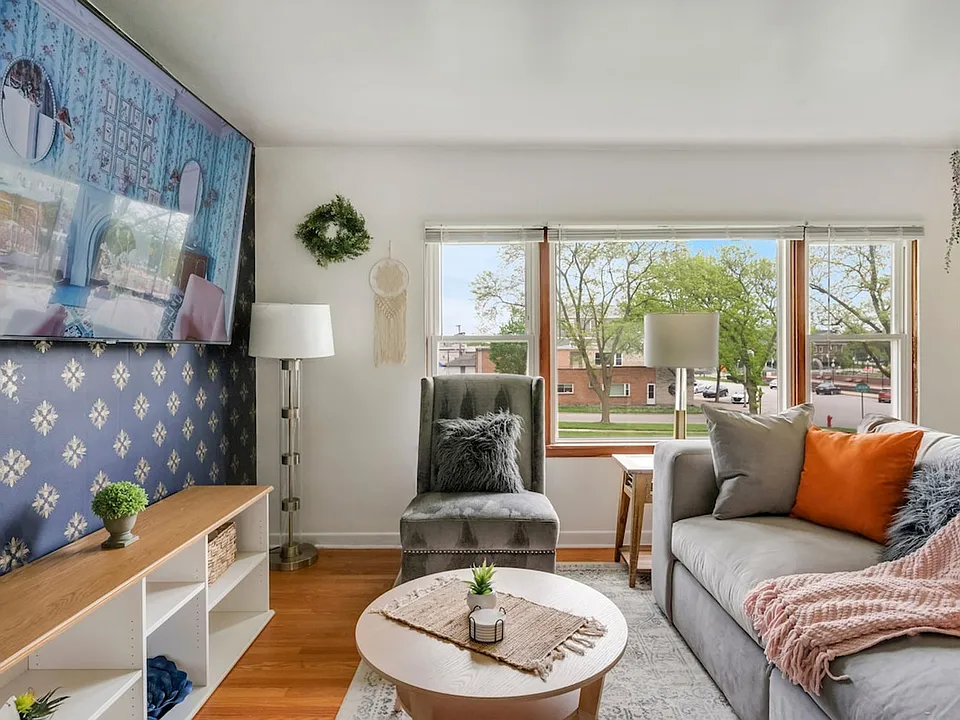 30 W Burlington Ave #ID1026697P