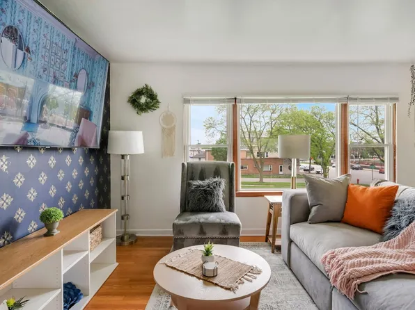 30 W Burlington Ave, Westmont, IL