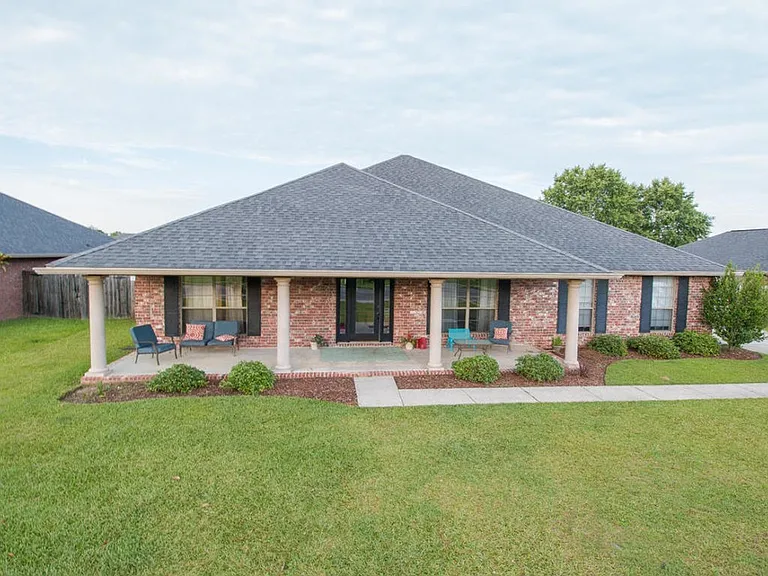 17161 Excalibur Cir — Photo 1