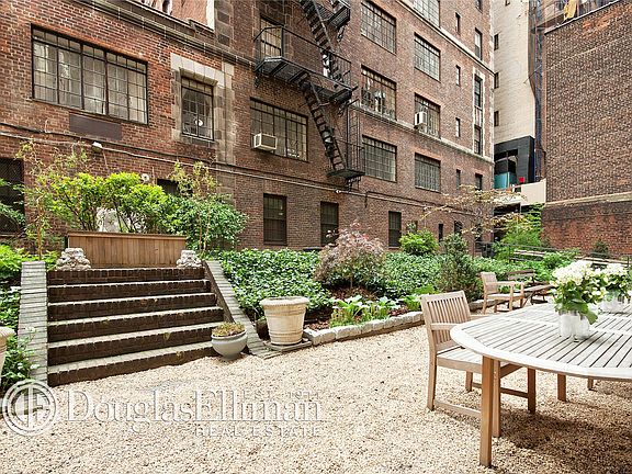 5th image of 312 E 42nd St #910