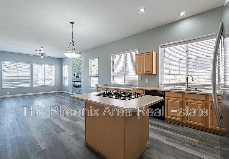 231 S Beverly St — Photo 9