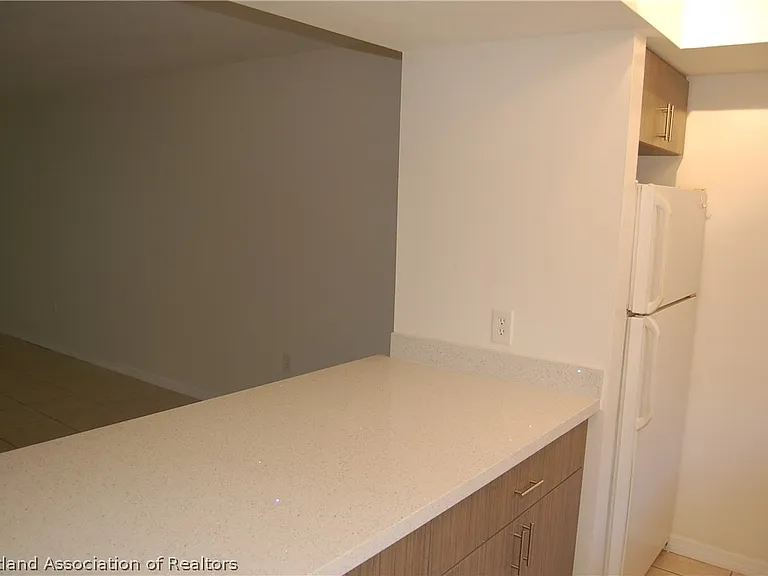 107 Lavender Ave — Photo 3