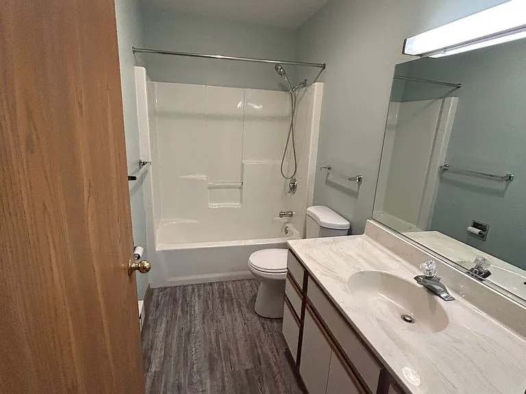 692 Park Ave — Photo 13