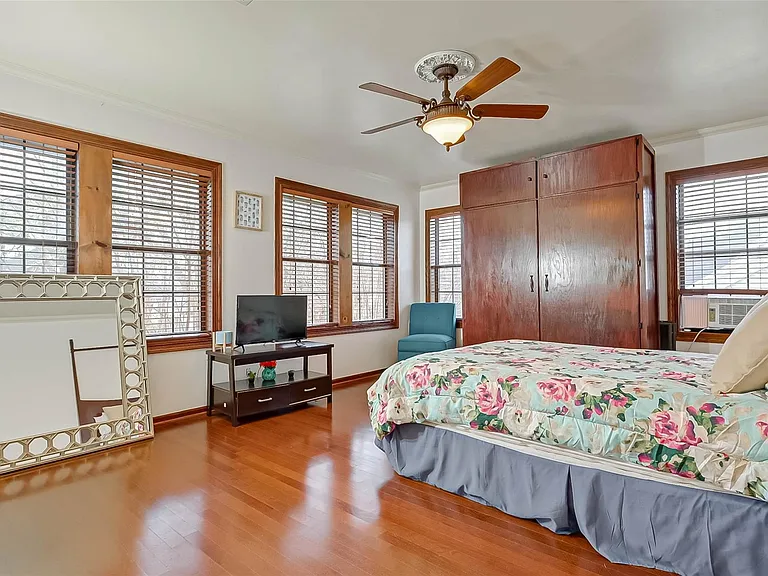 2412 Oakdale St — Photo 24