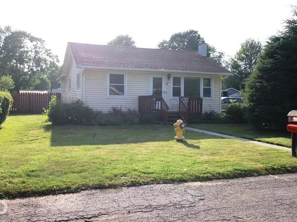 39355 Charbeneau St, Clinton Township, MI 48036